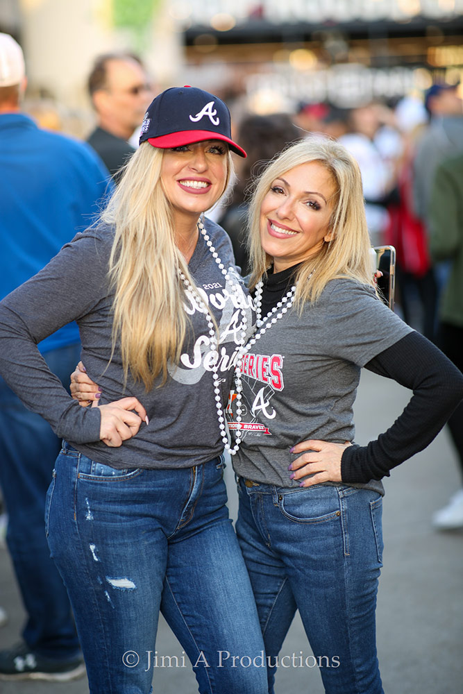 Braves World Series Fans Pose